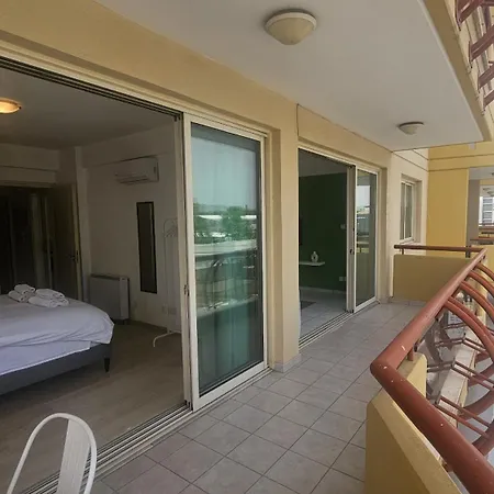 アパート Elion ニコシア