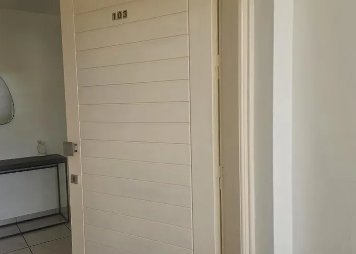 アパート Elion ニコシア