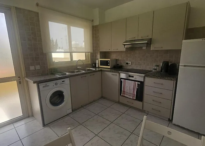 アパート Elion ニコシア